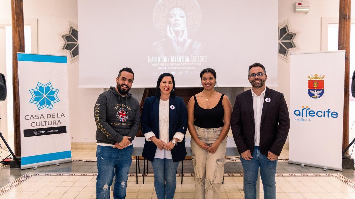 El humorista Kike Pérez presenta su musical 'Negras' en Lanzarote