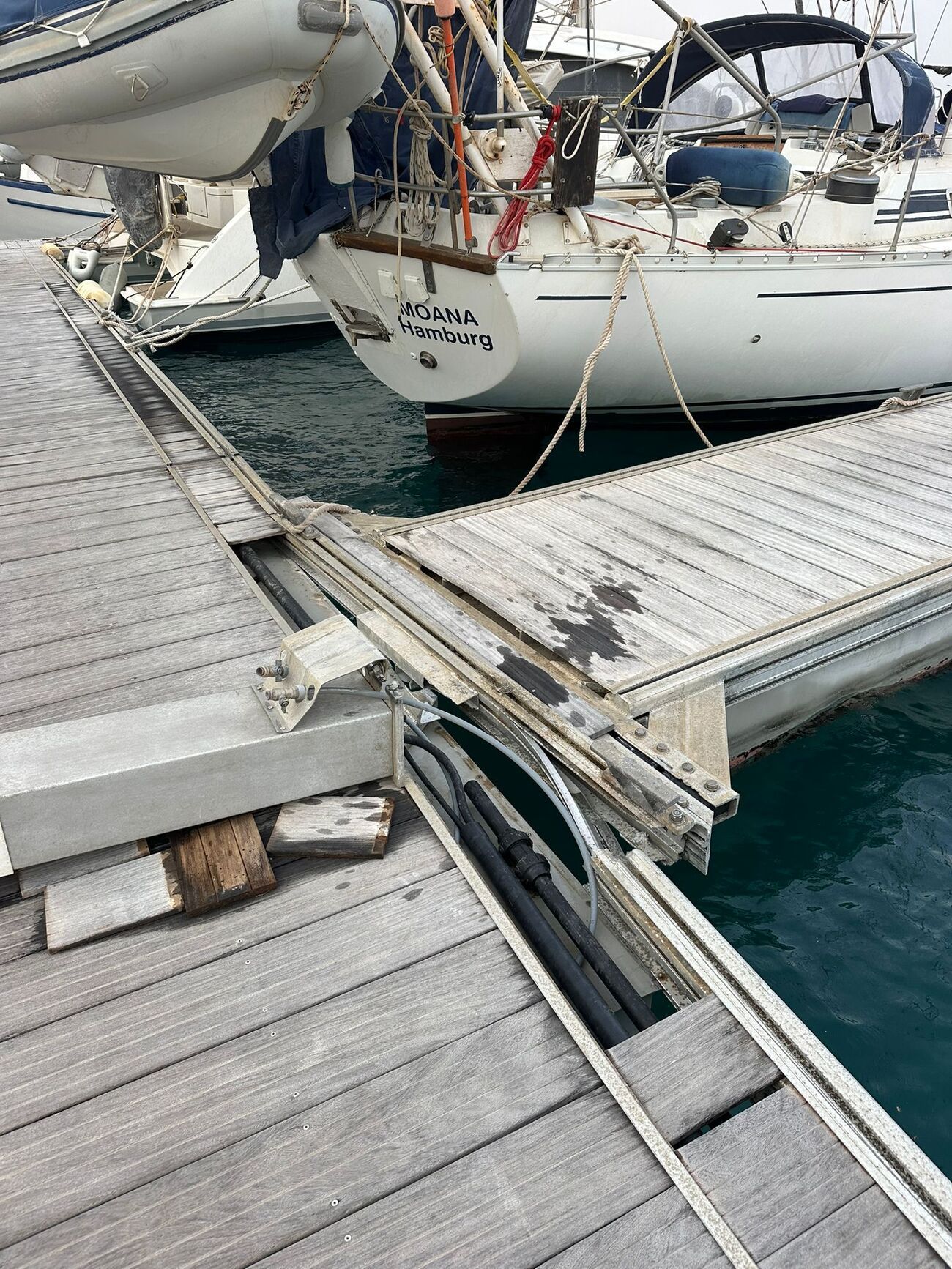 Destrozos en el Puerto de Caleta del Sebo, en La Graciosa, tras el paso de la borrasca Dorothea