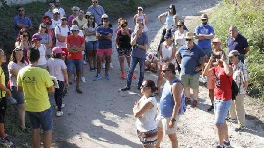 Ruta guiada, este verano, por las canteras del litoral de Meira. // S.A.