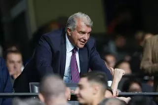 Laporta presenta la dimissió i cedeix el testimoni provisional al vicepresidenta Rafa Yuste per buscar la reelecció