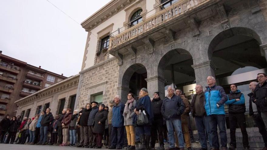 Concentración en Amurrio en protesta por los hechos.