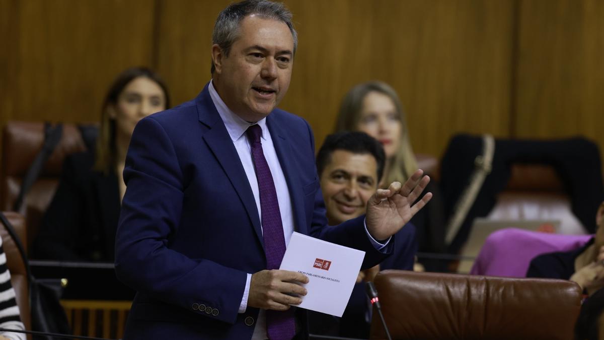Juan Espadas interviene en el Parlamento de Andalucía.