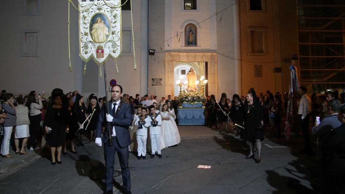 La procesión vespertina fue la protagonista de la solemnidad de Burriana.