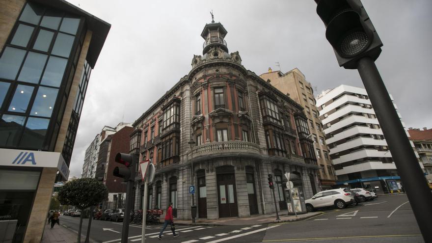 Los usuarios del palacio de Balsera comienzan a reubicar enseres para dar paso a las obras