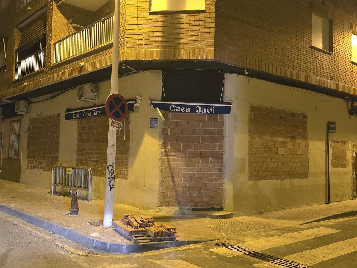 El bar que explotó en Lo Pagán, una vez tapiado.