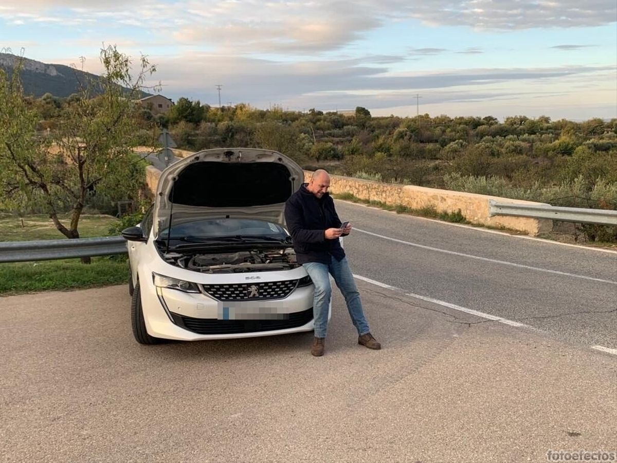 Joaquín Egea, senador de Teruel Existe, en uno de sus recorridos en coche.