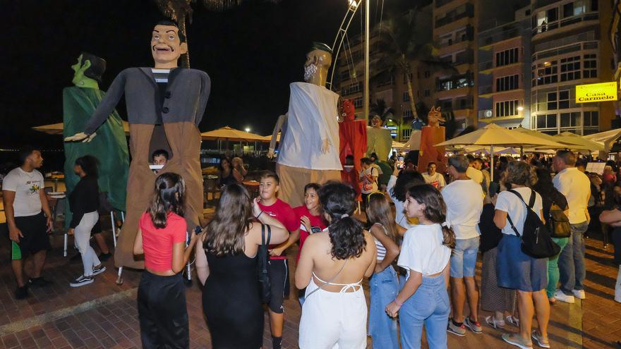 Chapuzón de La Naval en Las Canteras