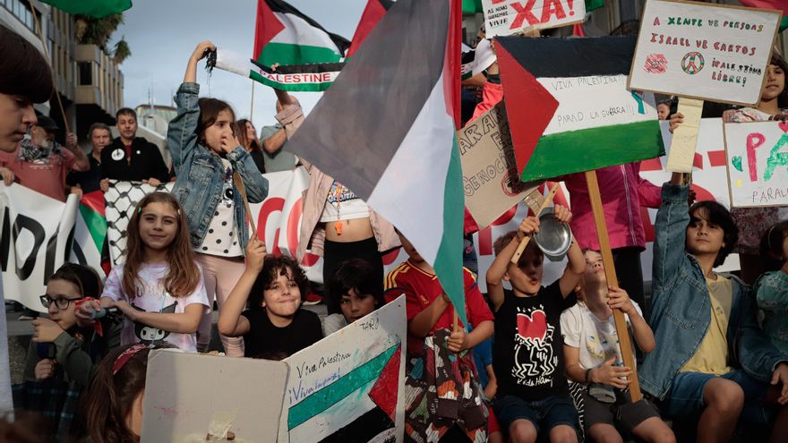 Las imágenes de la multitudinaria manifestación en Vigo contra el genocidio de Israel sobre Palestina