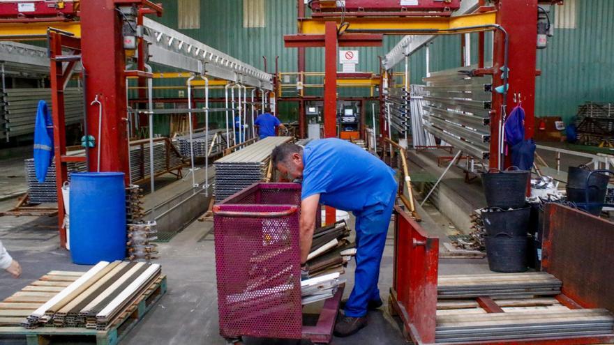 Tres cacos especializados en robar en fábricas de aluminio