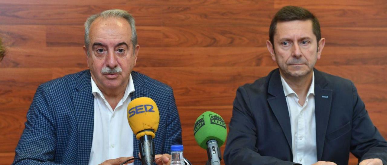 Antonio Couceiro y Manuel Galdo, en la presentación del plan de la Cámara para 2024. |   // VÍCTOR ECHAVE