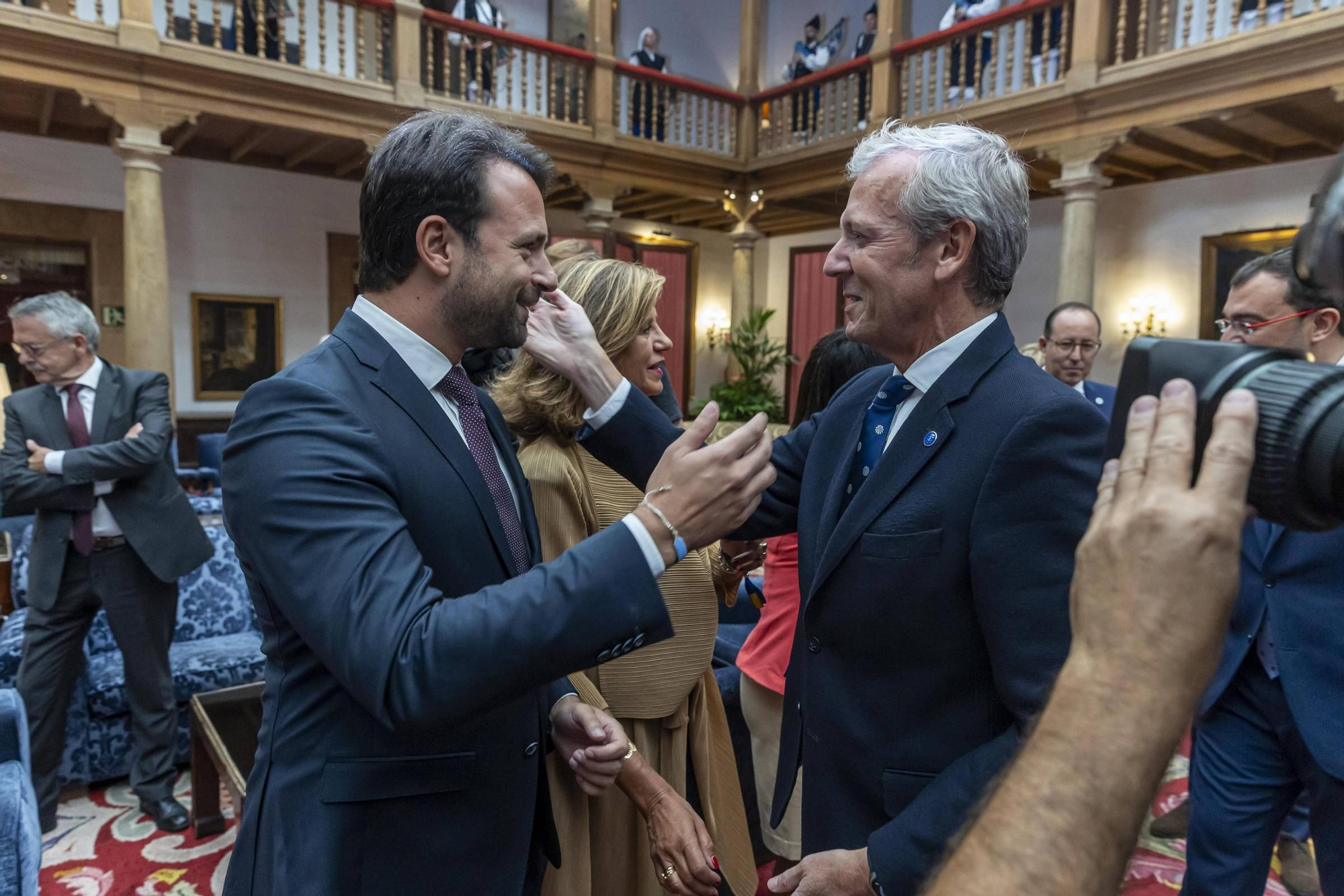 La Asociación Día de Galicia en Asturias entrega su medalla de oro a Adrián Barbón y Carmen Moriyón