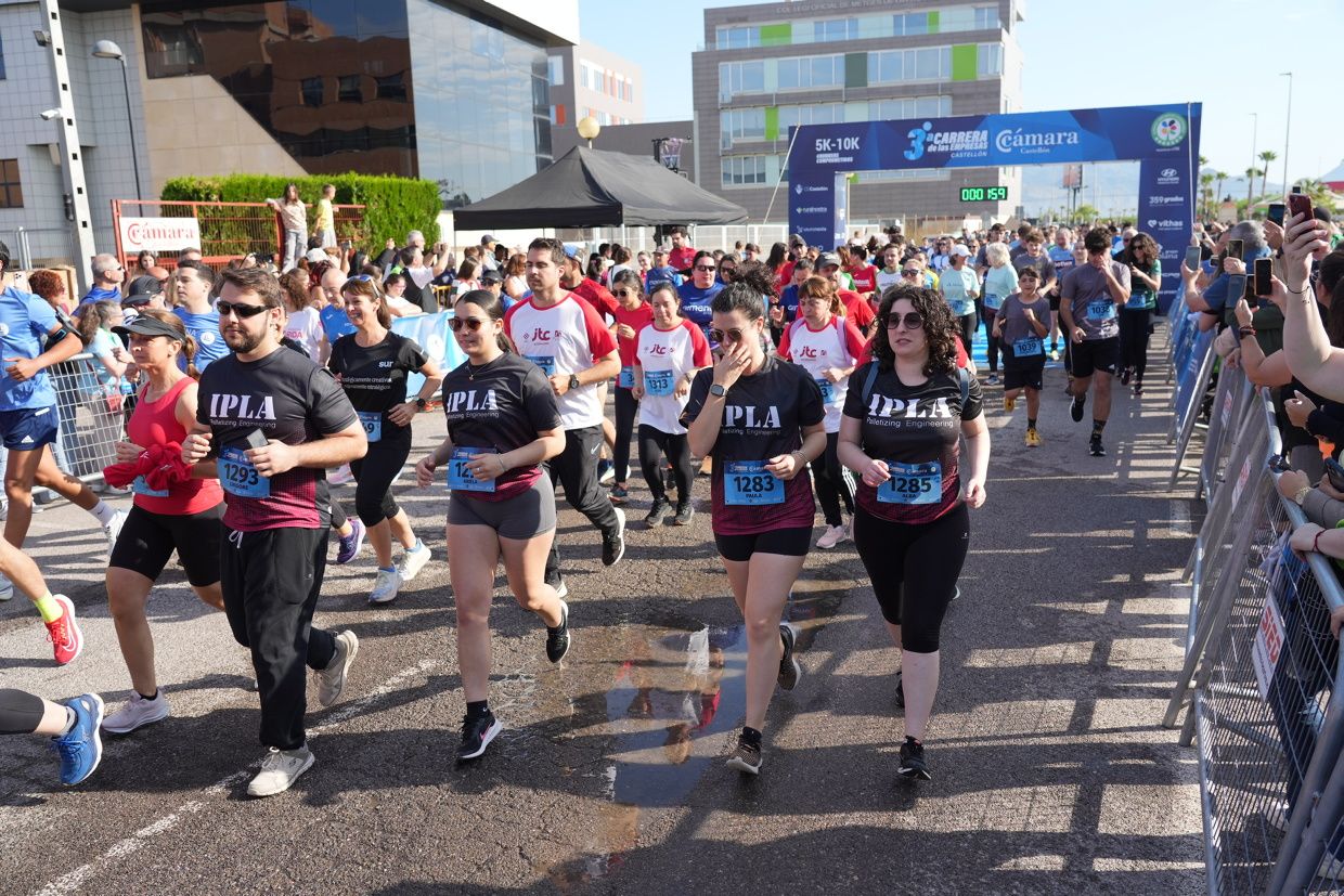 Búscate en las fotos de la Carrera de las Empresas en Castellón