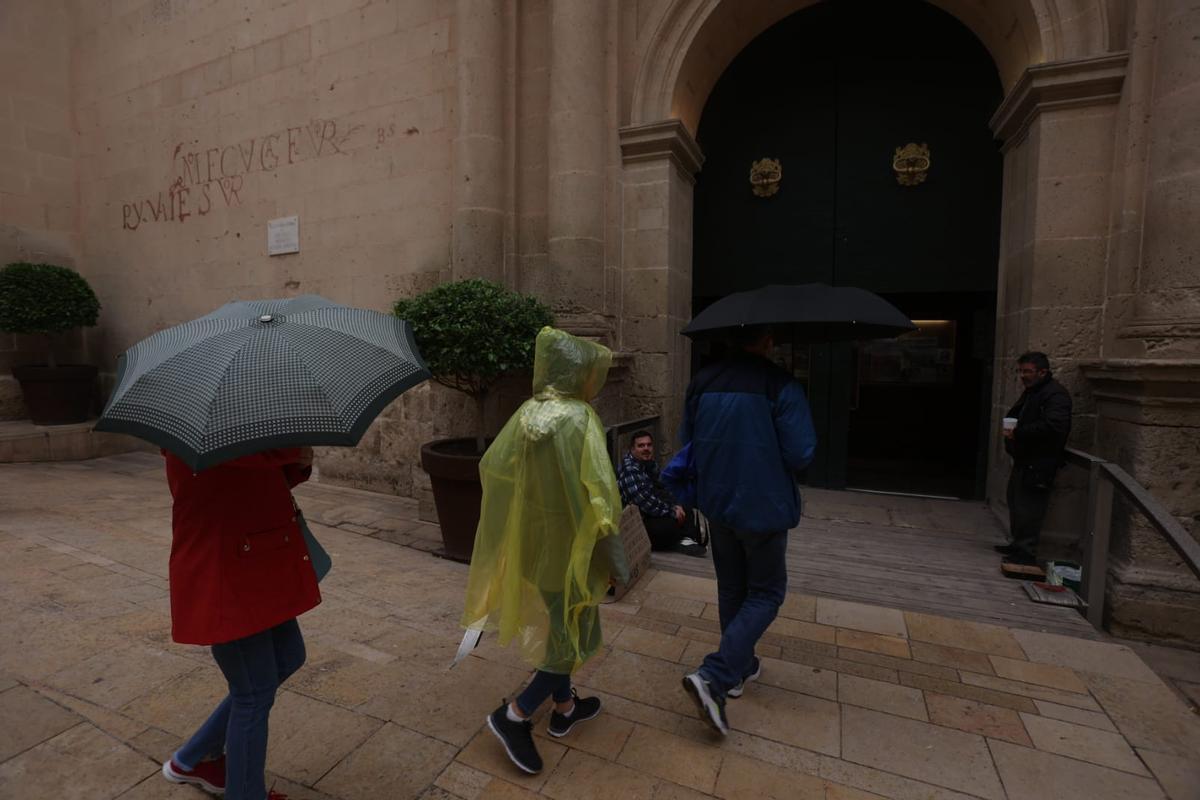 Primeras gotas de la "lluvia de sangre" en Alicante