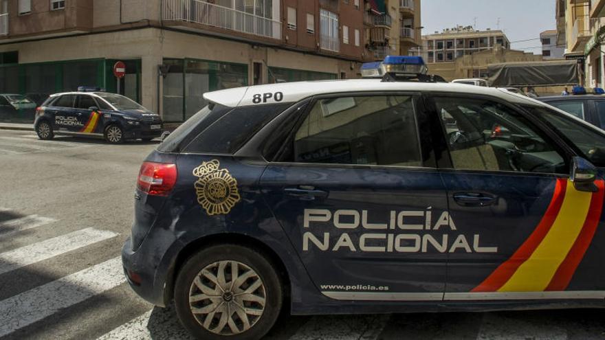 Un coche de la Policía Nacional de Elche, en imagen de archivo