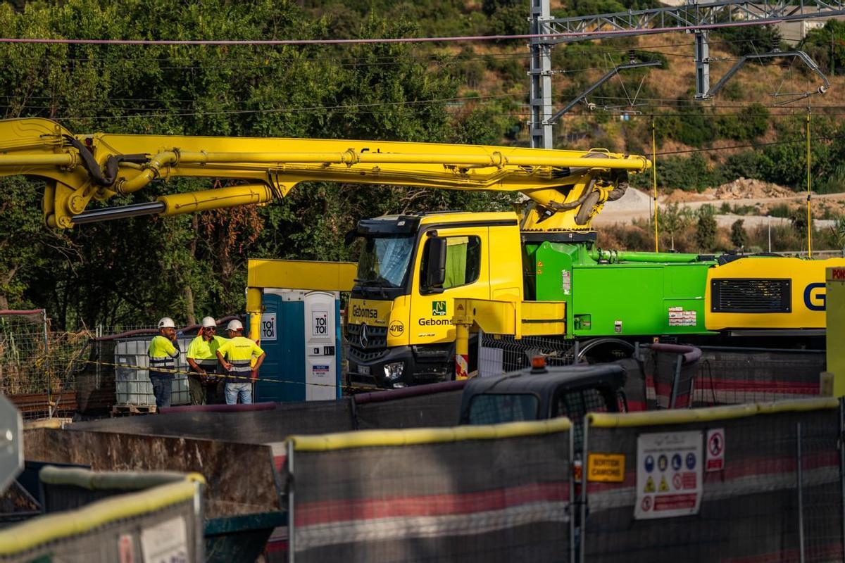 Colapso en el pozo que conecta las obras subterráneas de la R2 en Vallbona
