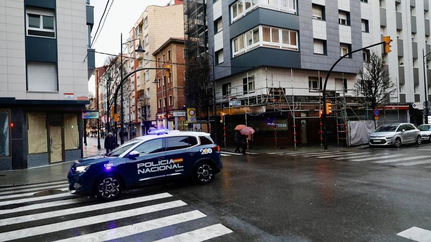 Un joven en coma inducido y tres detenidos en Gijón tras una trifulca en El Llano