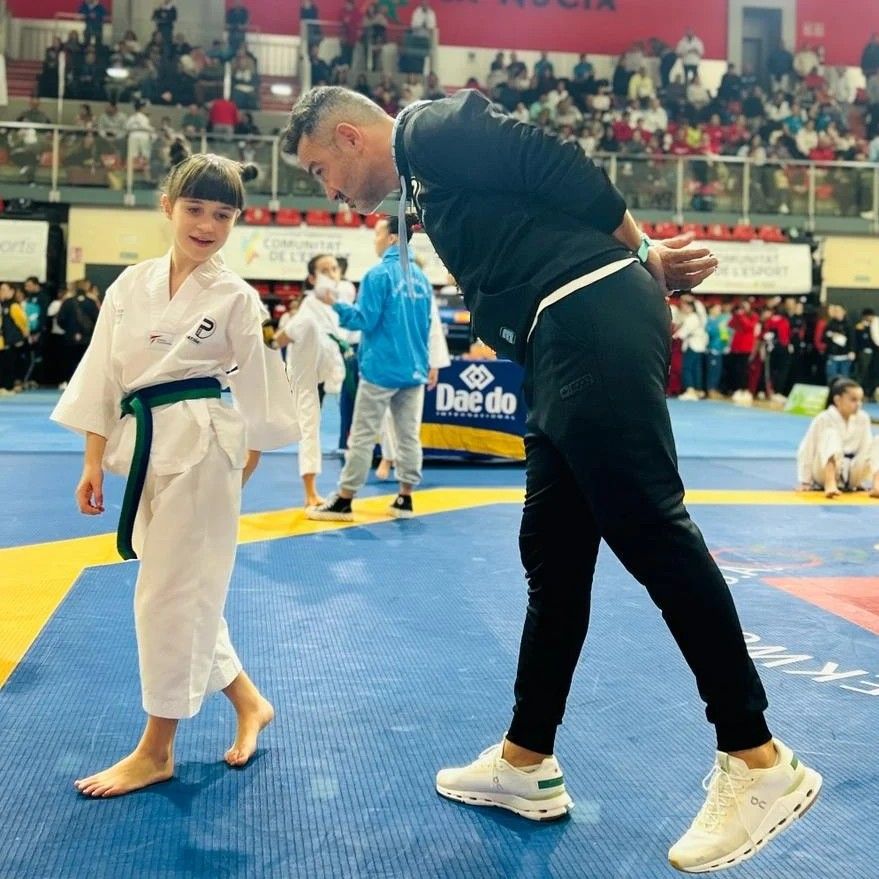 Vega Soto y su entrenador Miguel Patiño antes de una de las pruebas.
