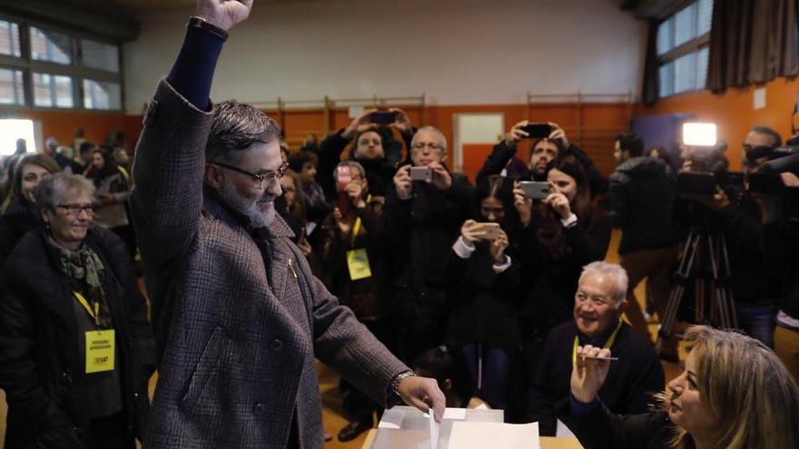 Los líderes políticos votan en las elecciones en Cataluña