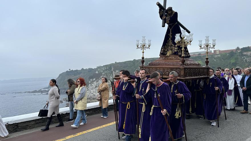 El Nazareno cumple con Luarca: así fue la procesión que preludia la Semana Santa