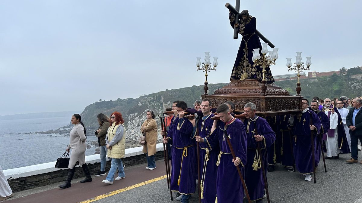 El Nazareno cumple con Luarca: así fue la procesión que preludia la Semana Santa