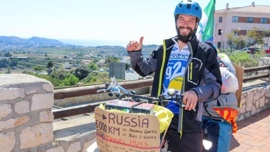 Un joven valenciano irá en bicicleta a Moscú y completará 6.000 km solidarios