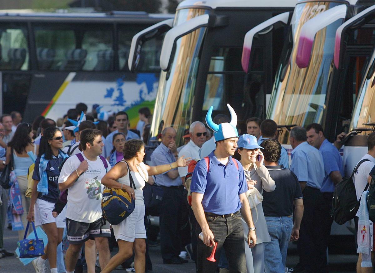 Una flota por carretera con 10.000 aficionados celestes