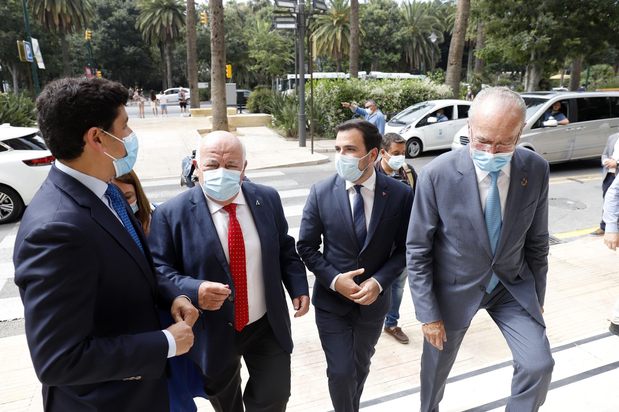 El ministro Alberto Gazón visita el Ayuntamiento de Málaga