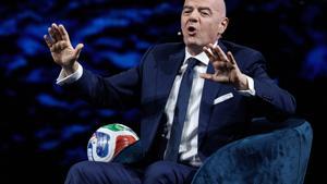 MIAMI (United States), 05/11/2025.- FIFA President Gianni Infantino speaks during the America Business Forum inaugural U.S. edition, taking place at the Kaseya Center in Miami, Florida, USA, 05 November 2025. The two-day summit is scheduled for 05–06 November 2025 at the Kaseya Center and brings together leaders from business, sports, culture, and technology, with speakers including Lionel Messi, Will Smith, and CEOs of major global companies. EFE/EPA/CRISTOBAL HERRERA-ULASHKEVICH