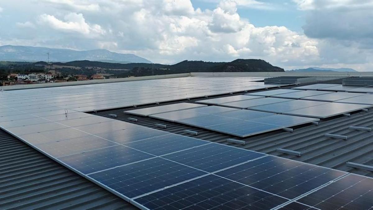La teulada de la Sala Polivalent de Solsona quedarà coberta amb més de 400 plaques solars