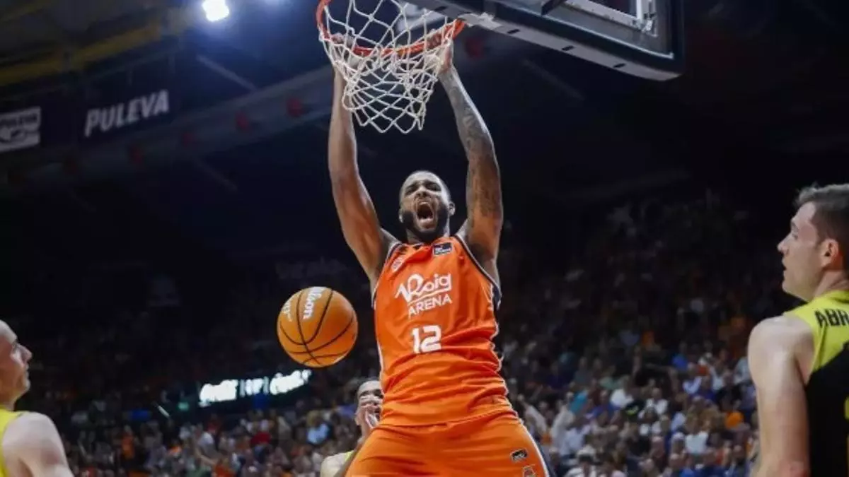 Final a tiro tras un nuevo recital taronja en La Fonteta (105-74)