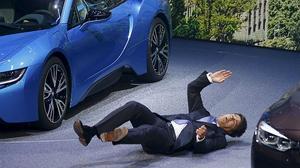 Harald Krüger, CEO de BMW, ha patit un mareig durant la seva presentació al Saló de l’Automòbil de Frankfurt.