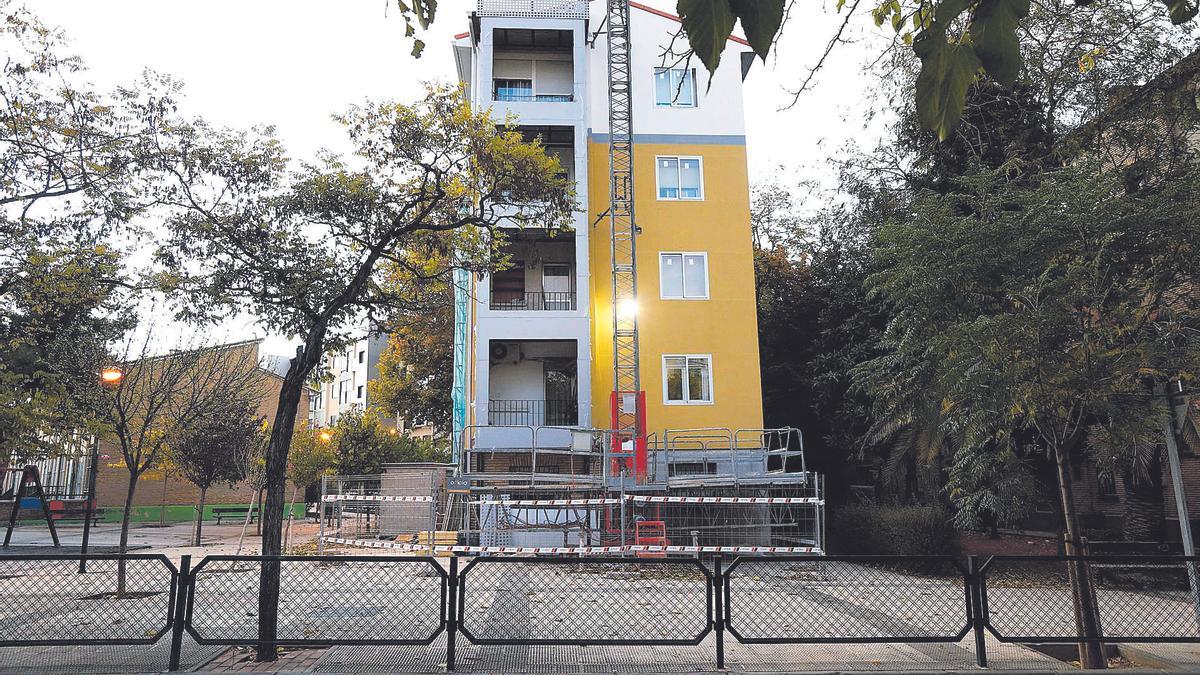Un edificio de Zaragoza en pleno proceso de rehabilitación