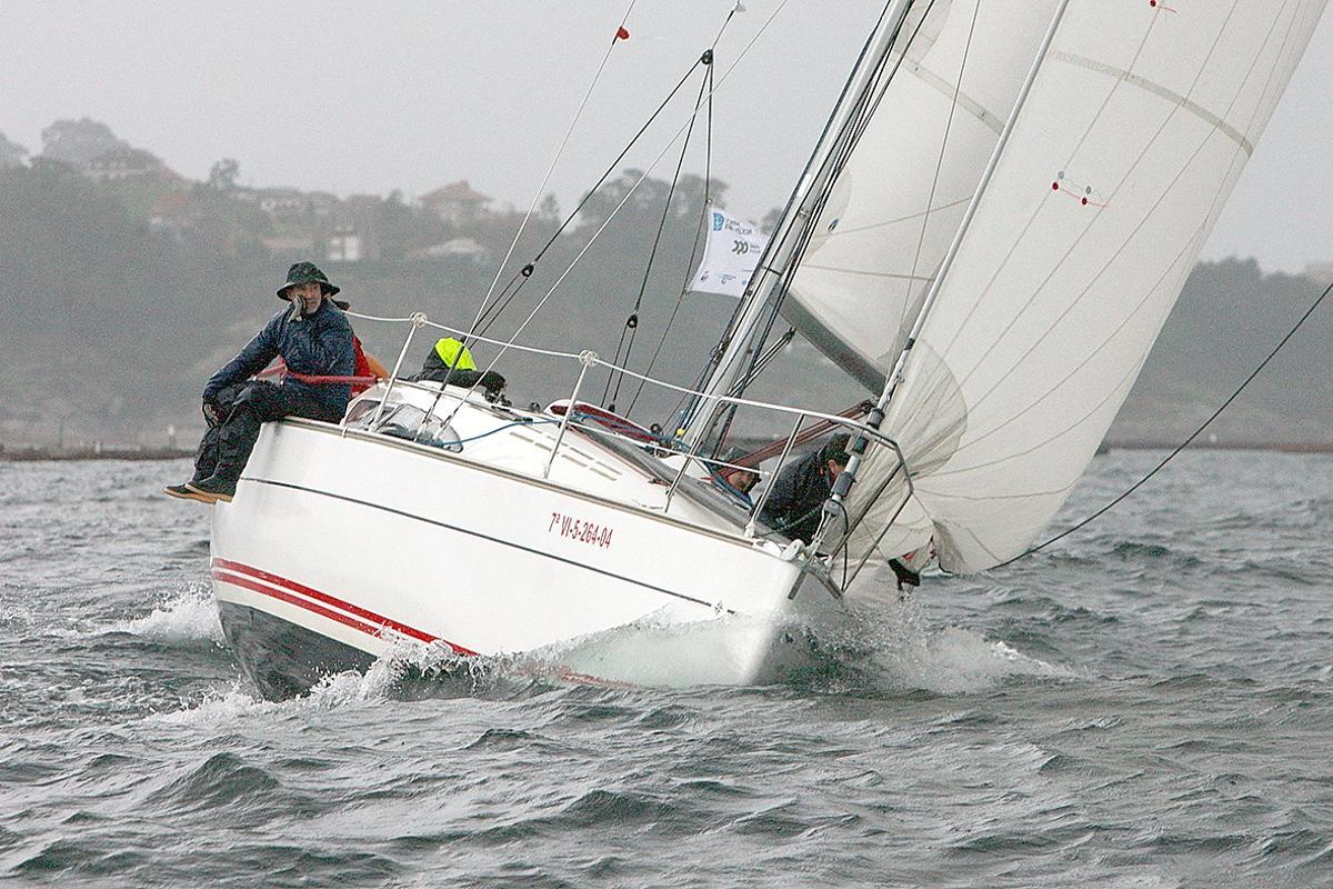 Balea Dous, frente a la playa de Liméns.