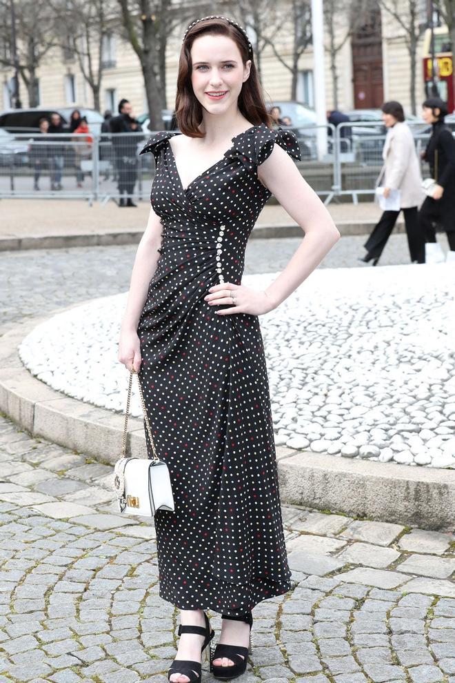 Rachel Brosnahan en el desfile de Miu Miu