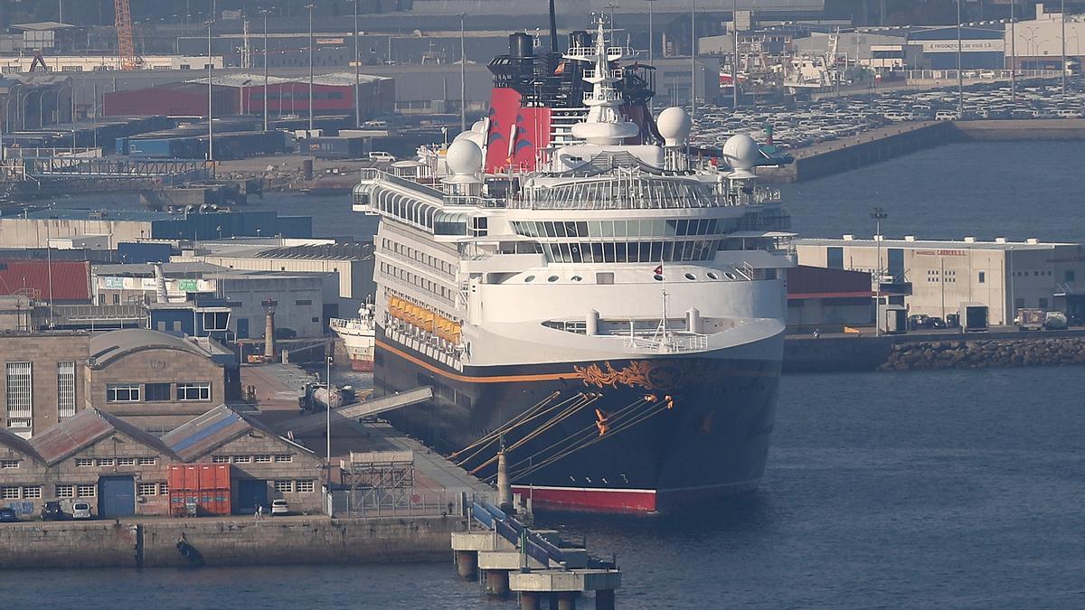 El &#039;Disney Magic&quot;, atracado en Vigo