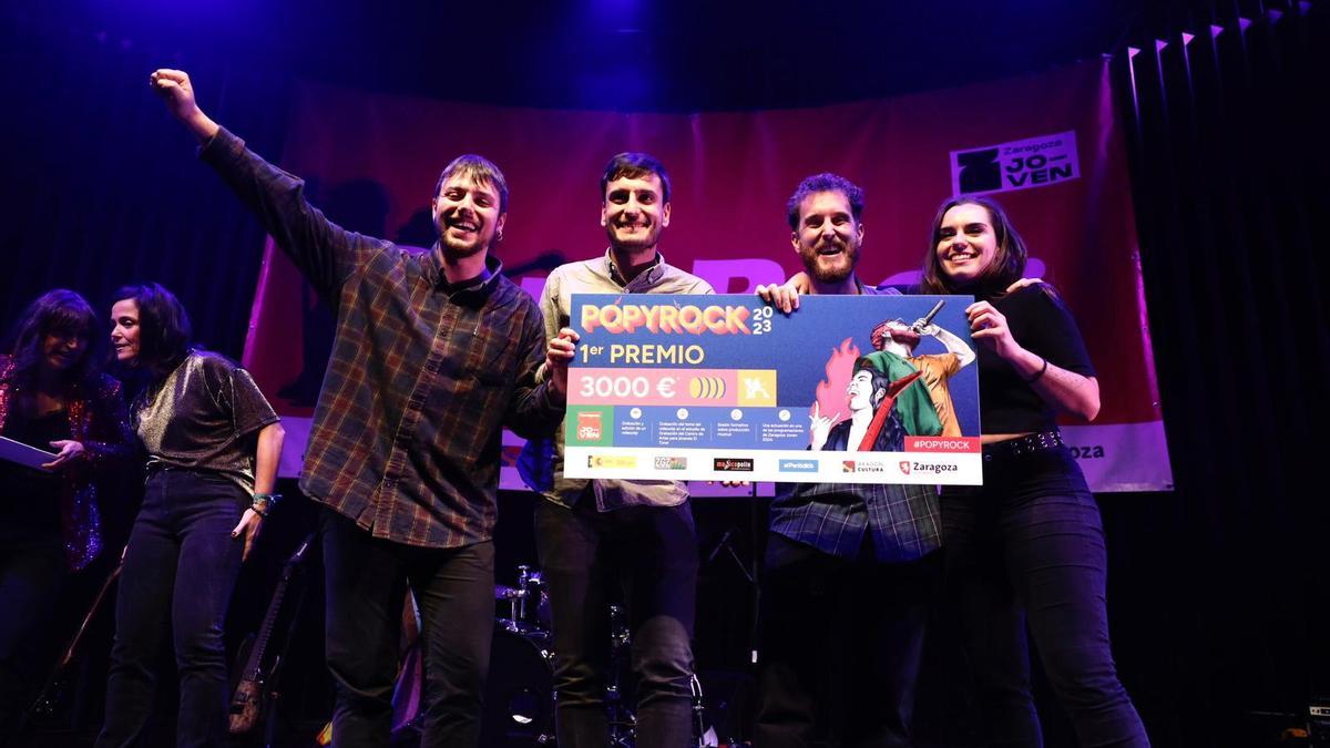 Los cuatro integrantes del grupo Muro Kvartet tras recibir el primer premio, este sábado en el Centro Cívico Delicias.