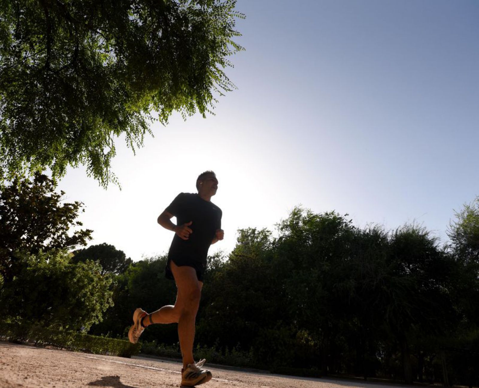 Bajo el sol 8 Hombre haciendo ‘running’ en Córdoba.