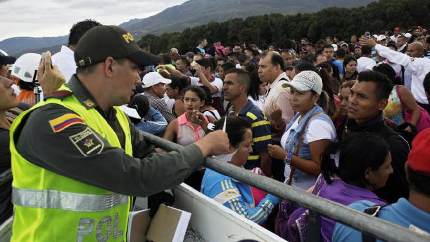 Primer día de frontera abierta entre Venezuela y Colombia