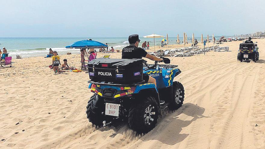 Un pilar fundamental para garantizar la seguridad en las playas de El Campello es la Policía Local. 