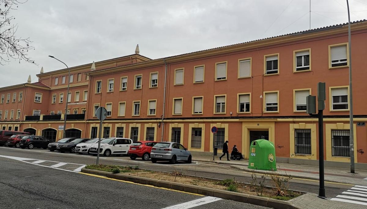 Y las viviendas ahí continúan, en la calle Santa Cruz de Tenerife.