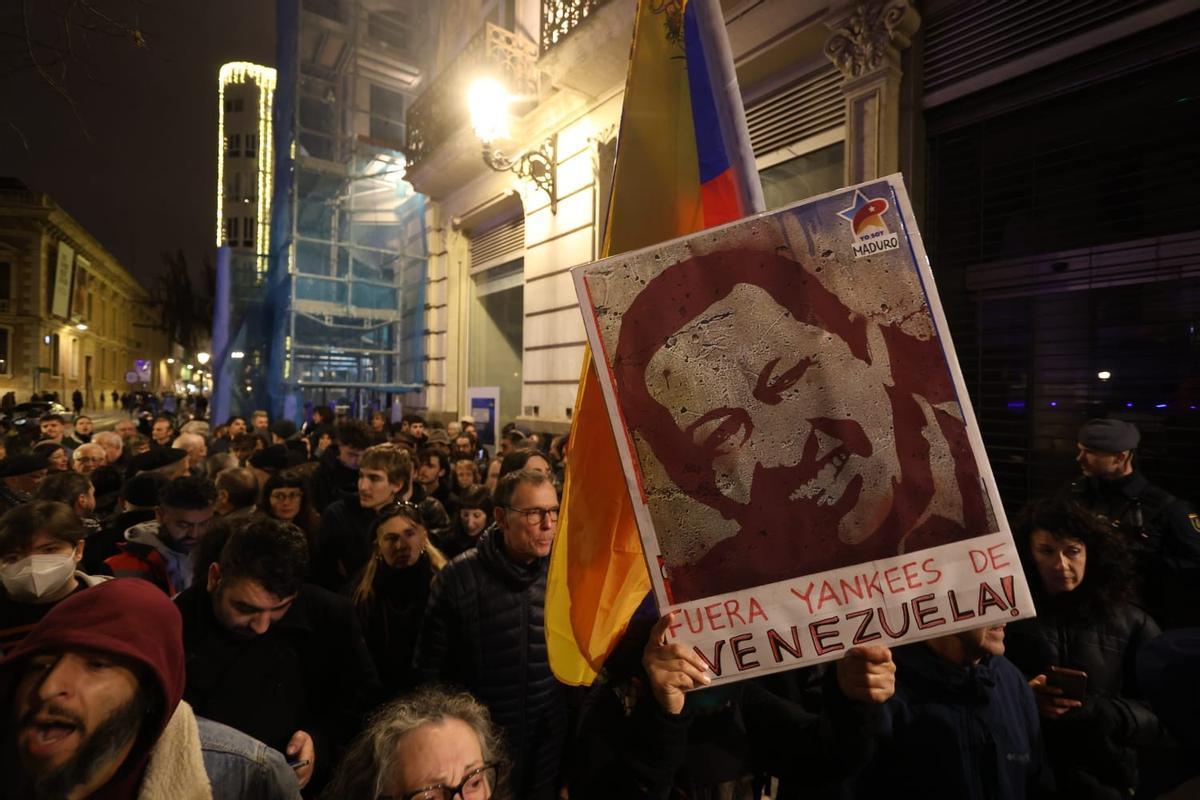 Así ha sido la concentración en el consulado de USA en València tras la captura de Nicolás Maduro