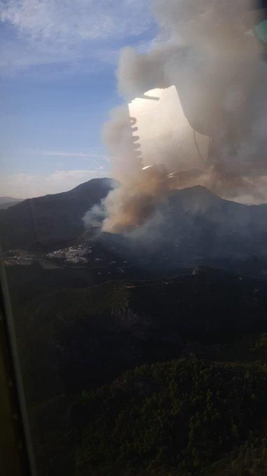 Imágenes del incendio en Casares.