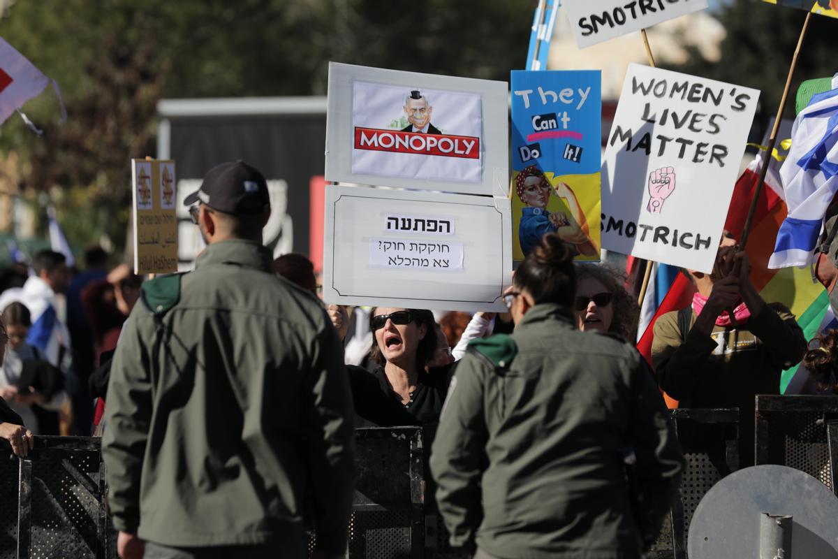 Israelís se manifiestan ante el Parlamento en Jerusalén en contra del nuevo Gobierno de Netanyahu