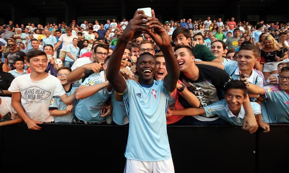 El jugador danés hizo su puesta de largo en Balaídos frente a 300 aficionados: "Elegí al Celta por su buen fútbol", dijo.