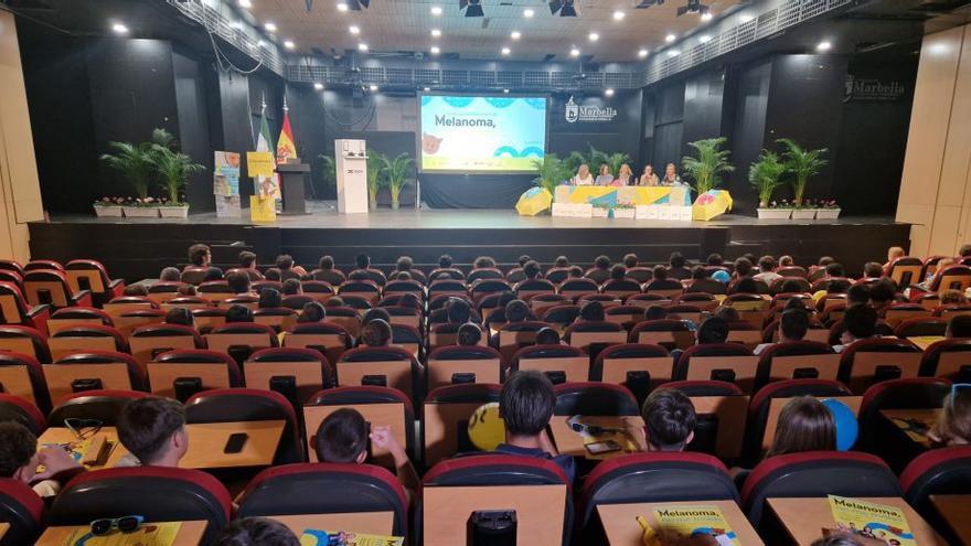 Más de 150 jóvenes de Marbella aprenden a prevenir el melano