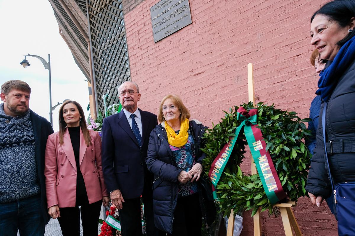 Ofrenda floral a García Caparrós con motivo del 4 de diciembre