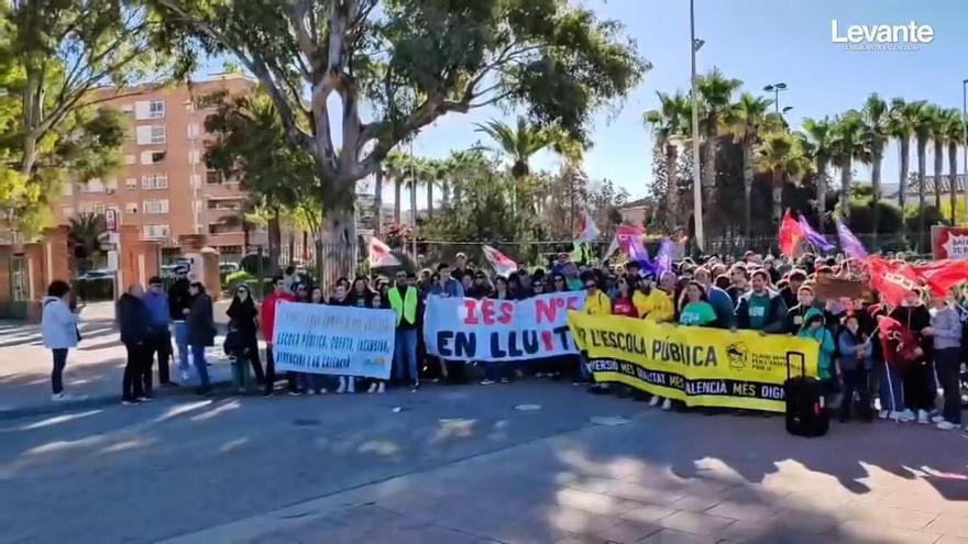 Sonora protesta en Sagunt "por la dignidad de la escuela pública"
