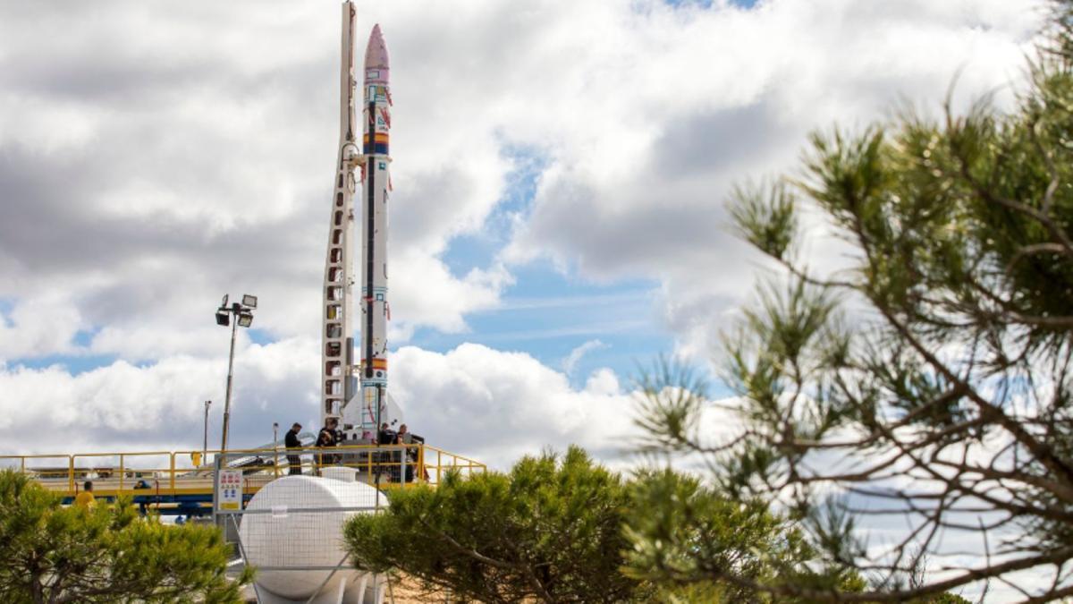 España acelera la carrera espacial con el lanzamiento del Miura 1, el primer cohete 'made in Spain'.