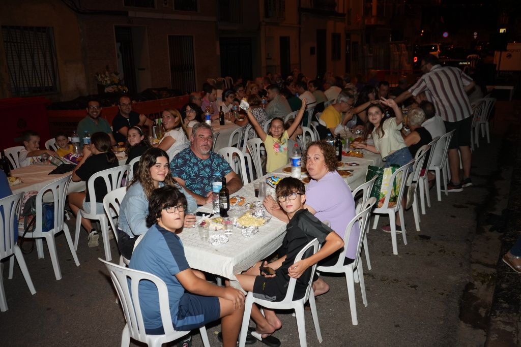 Búscate en las cenas populares en barrios Vila-real de este sábado