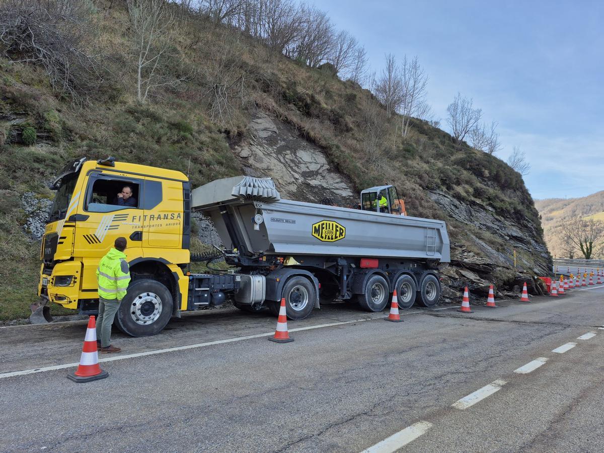 Trabajos para retirar el argayo.